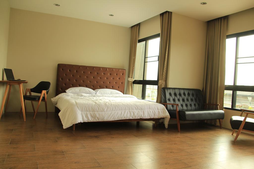 The Residence Thepkanjana Ban Khlong Krathum Baen Exterior foto