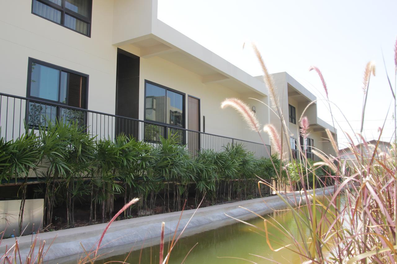 The Residence Thepkanjana Ban Khlong Krathum Baen Exterior foto
